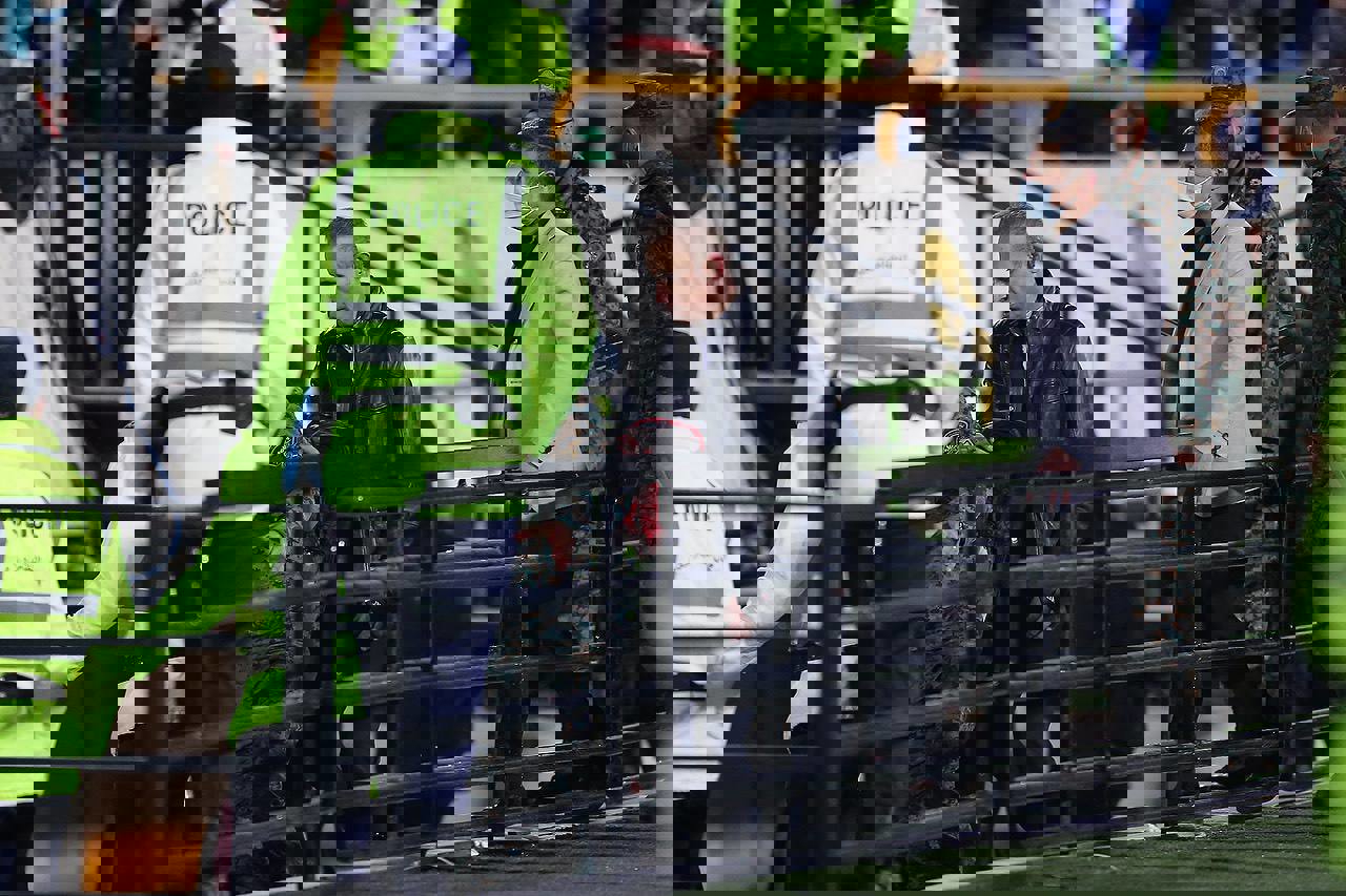 1699381