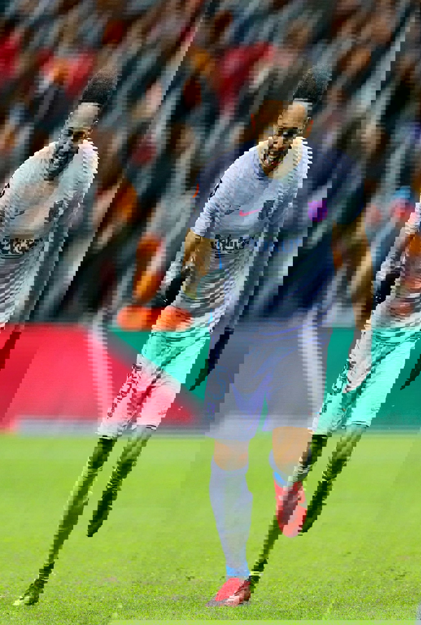 1699402