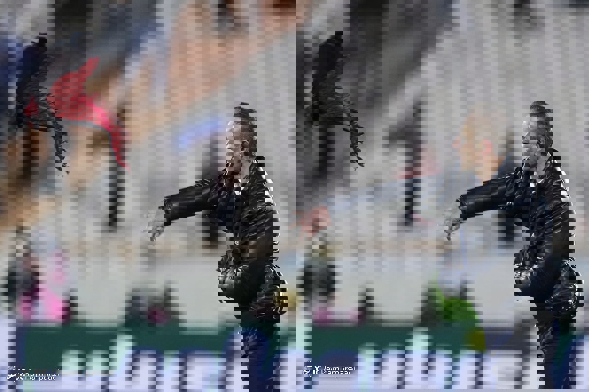 1699373