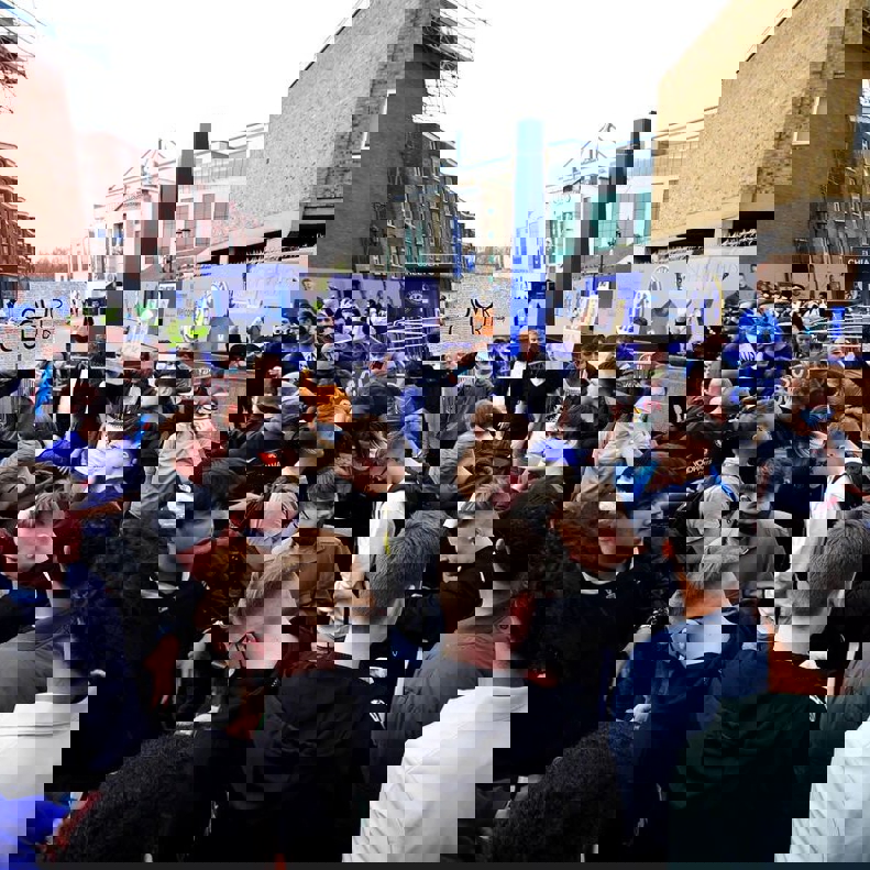 1699128