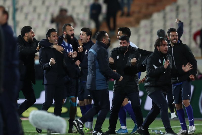 جشن پرشور استقلالی‌ها بعد از تساوی؛ قهرمانی؟