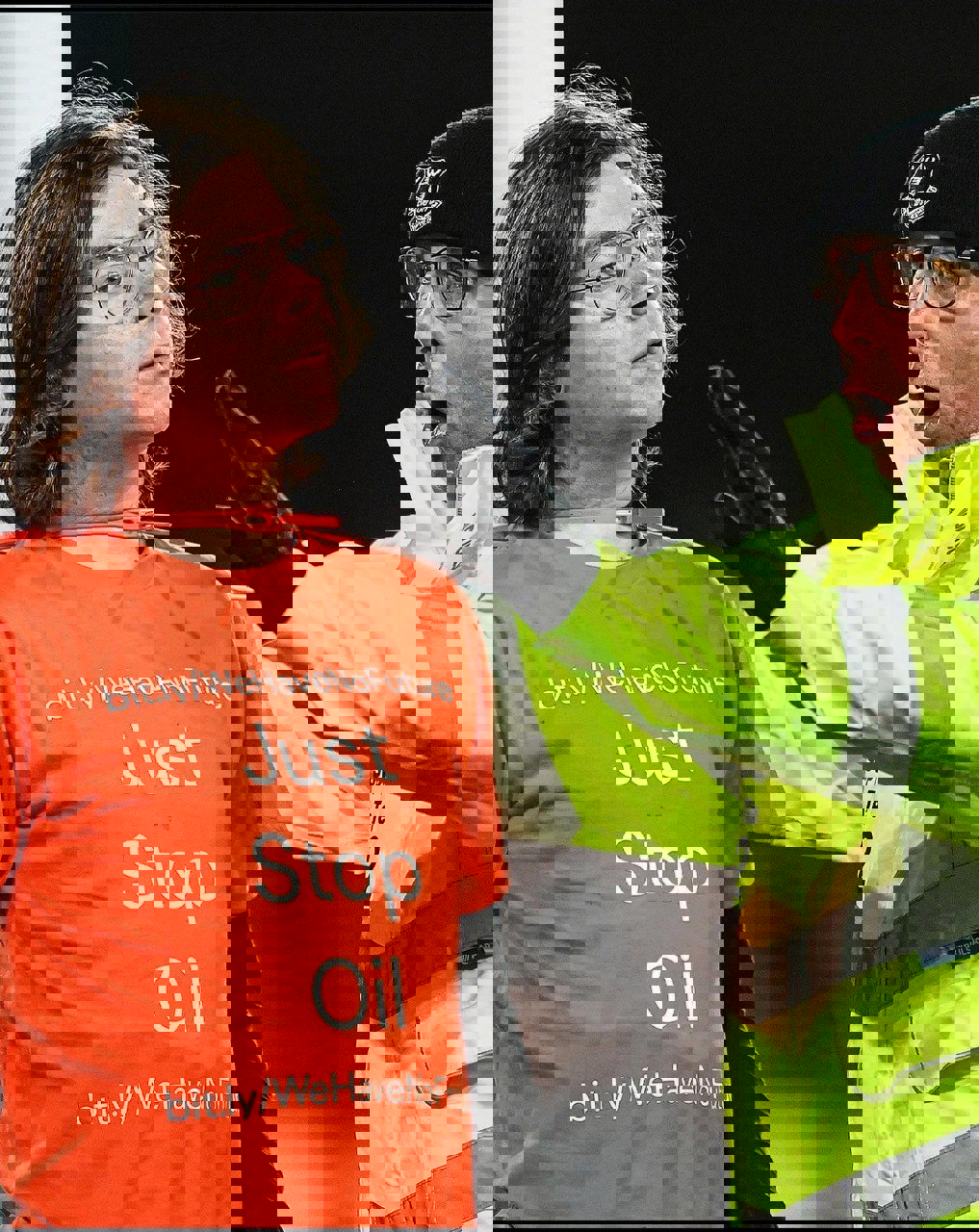 1699429