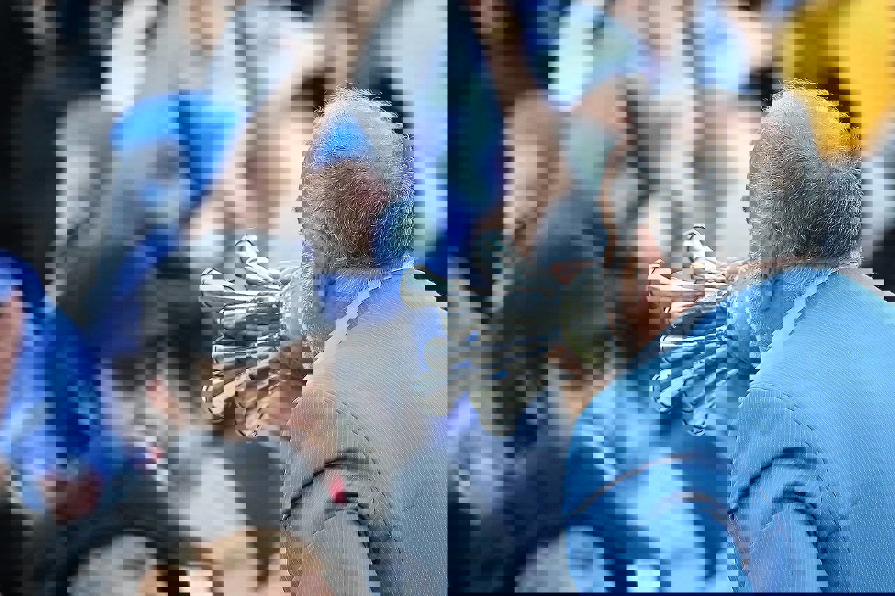 1699536