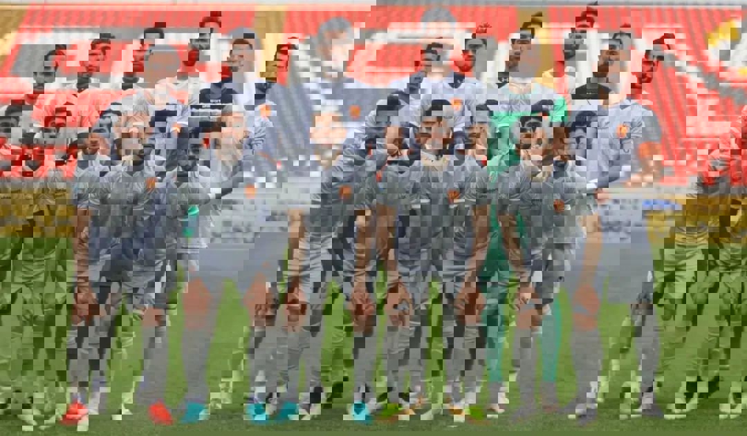 1699568