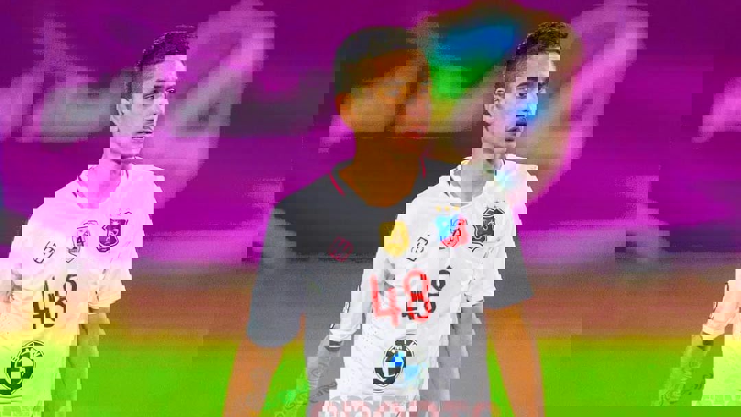 1699893