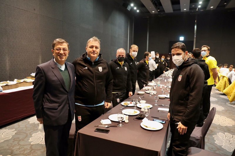 سفیر ایران در کره جنوبی در اردوی تیم ملی