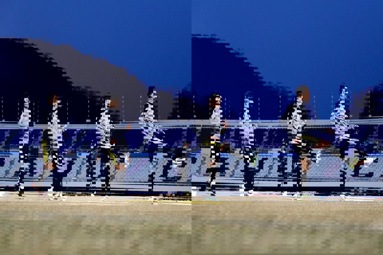 1700369