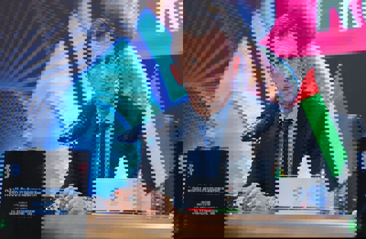 1700578