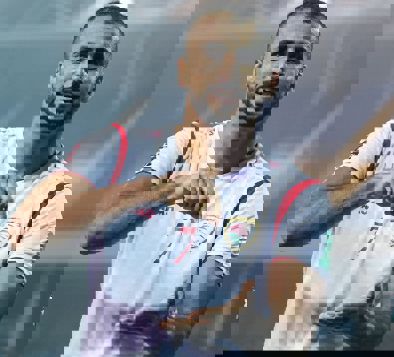 1700823