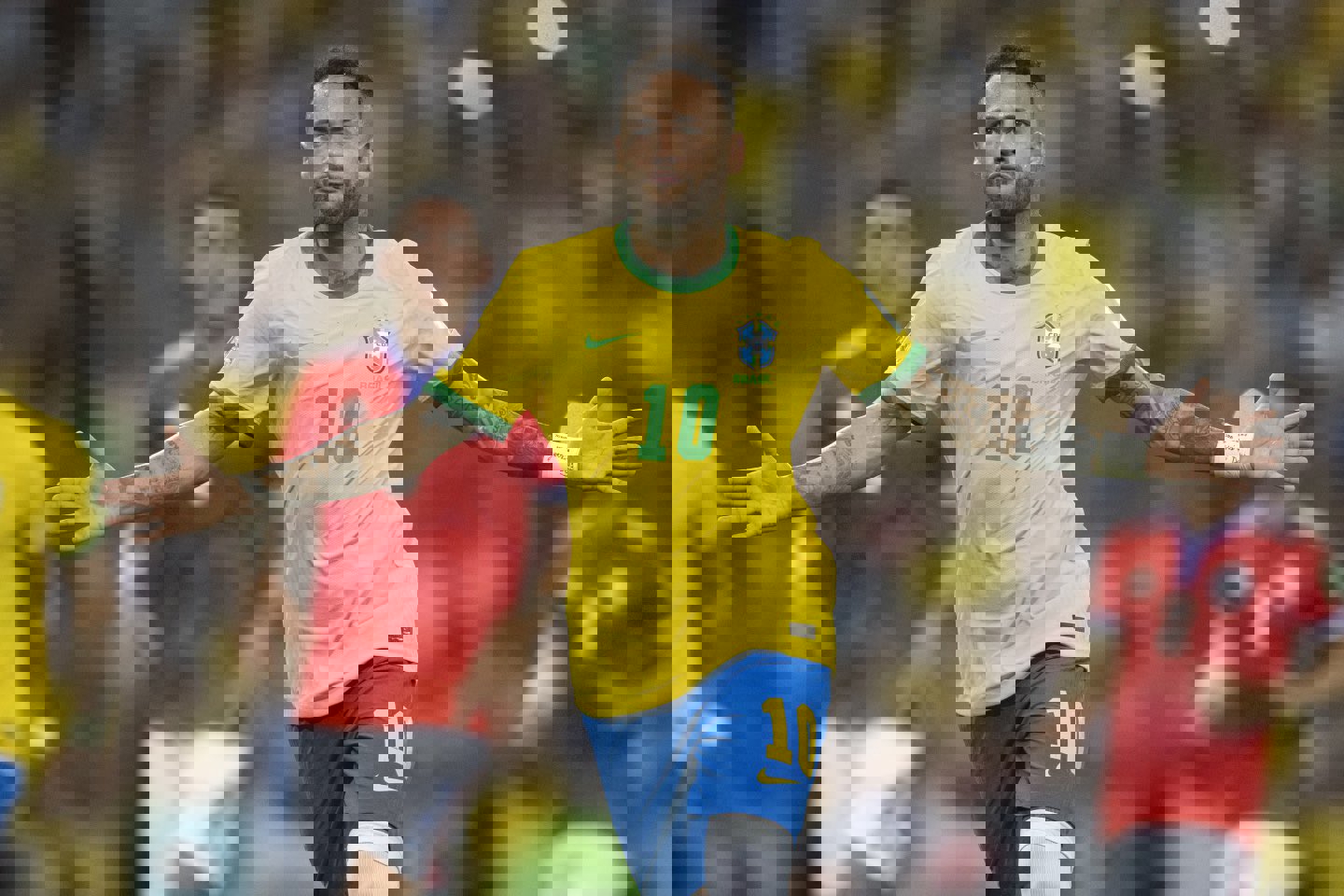 1700879