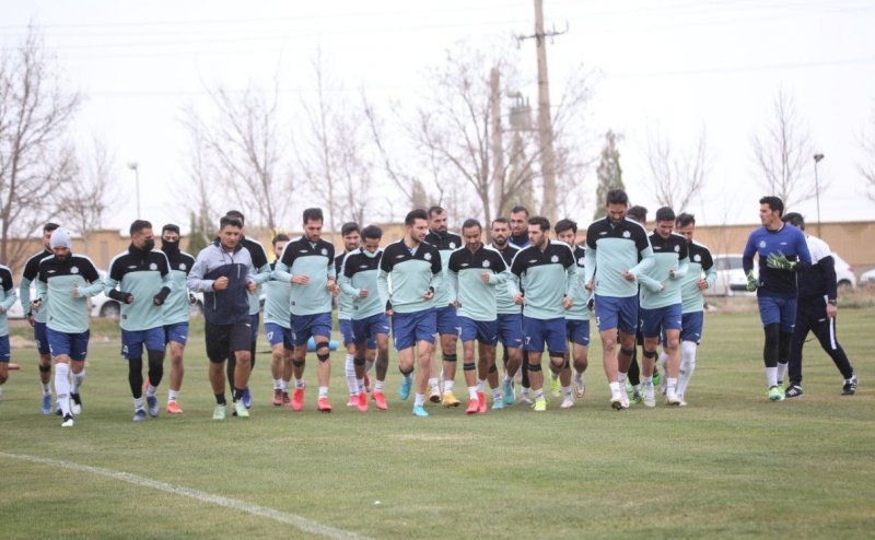 تولد بازی در تمرین عیدانه آلومینیوم(عکس)
