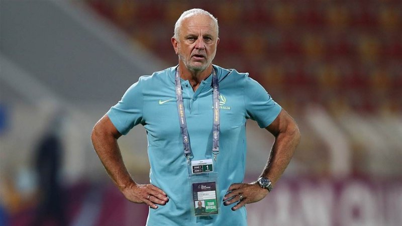 استرالیا - آرنولد در آستانه اخراج