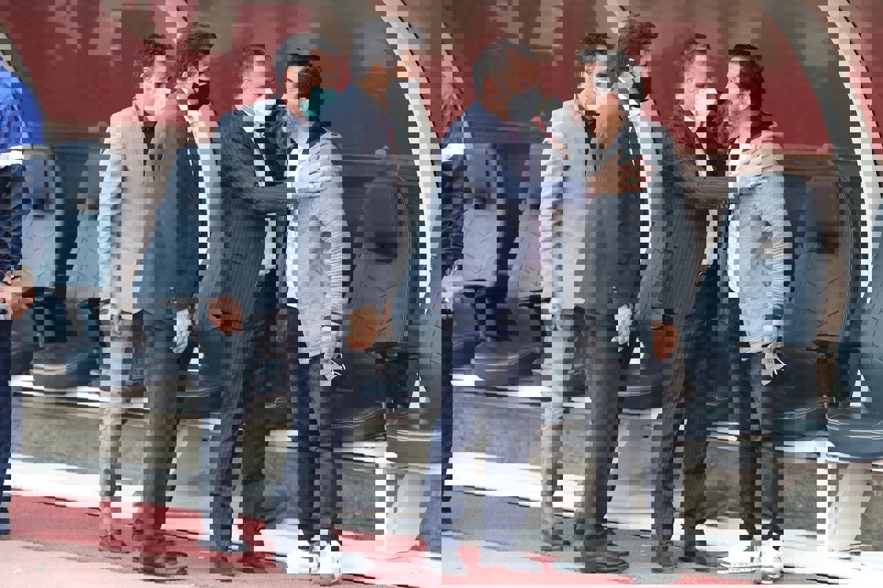 1701569