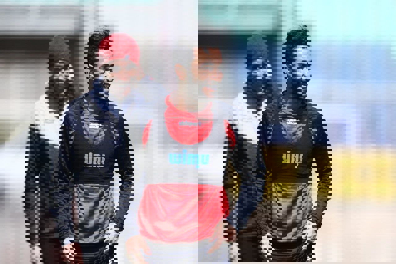 1701516