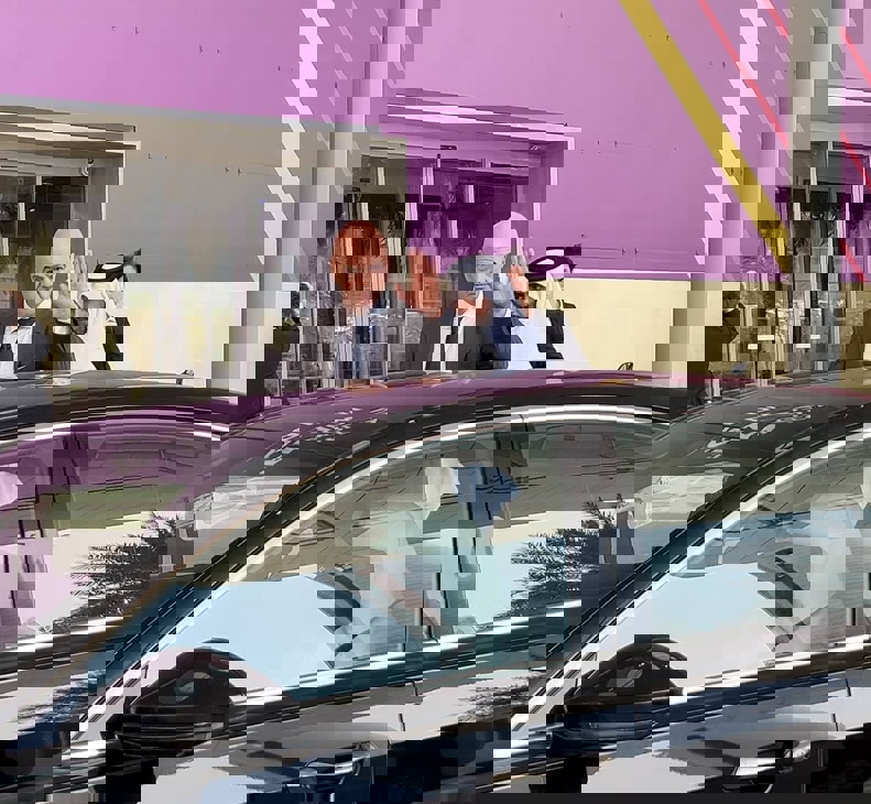 1701653