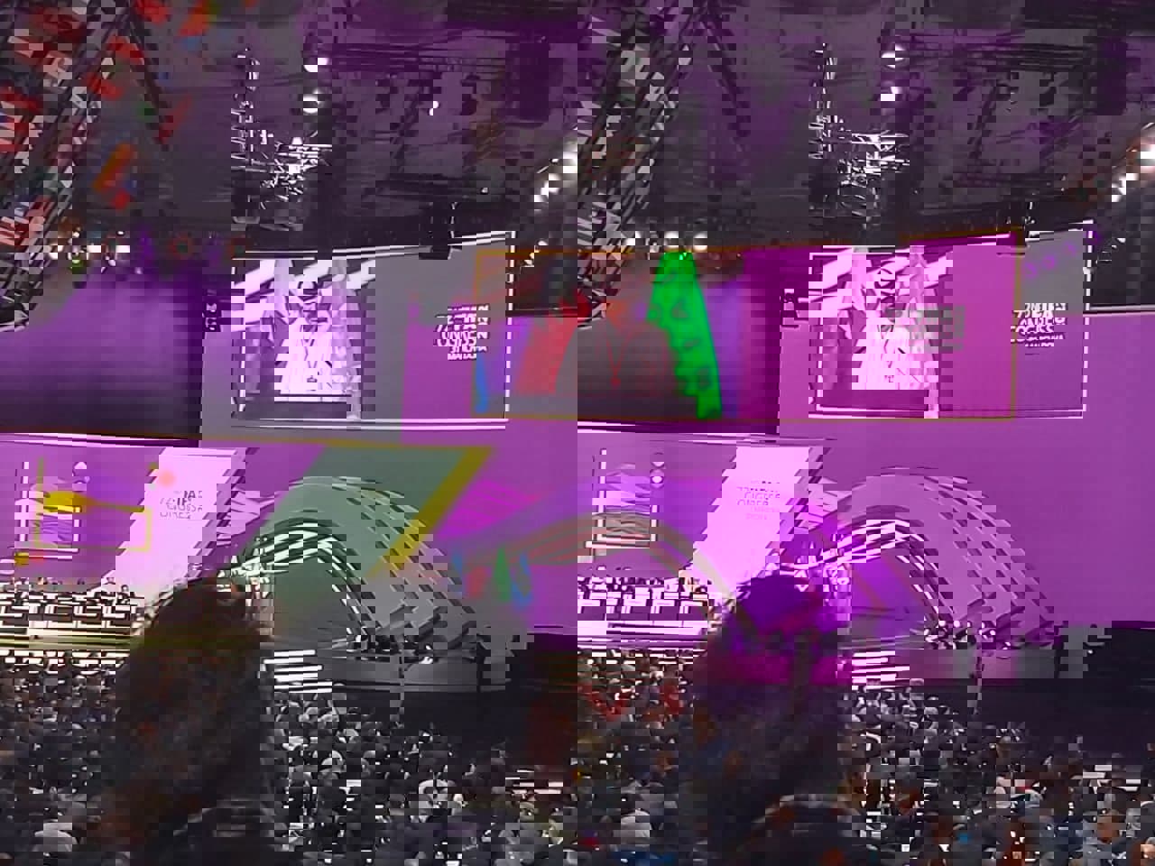 1702183