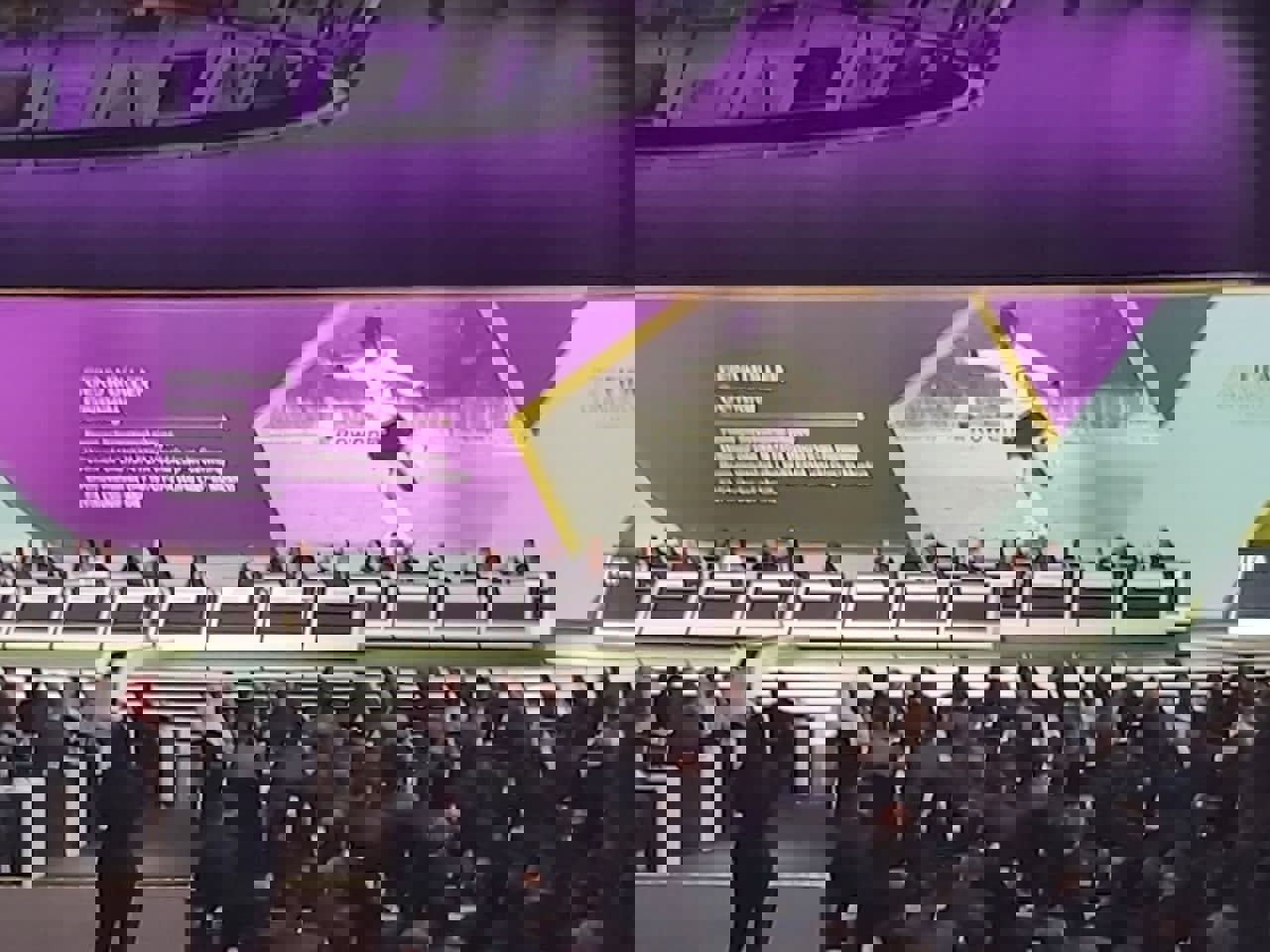 1702184