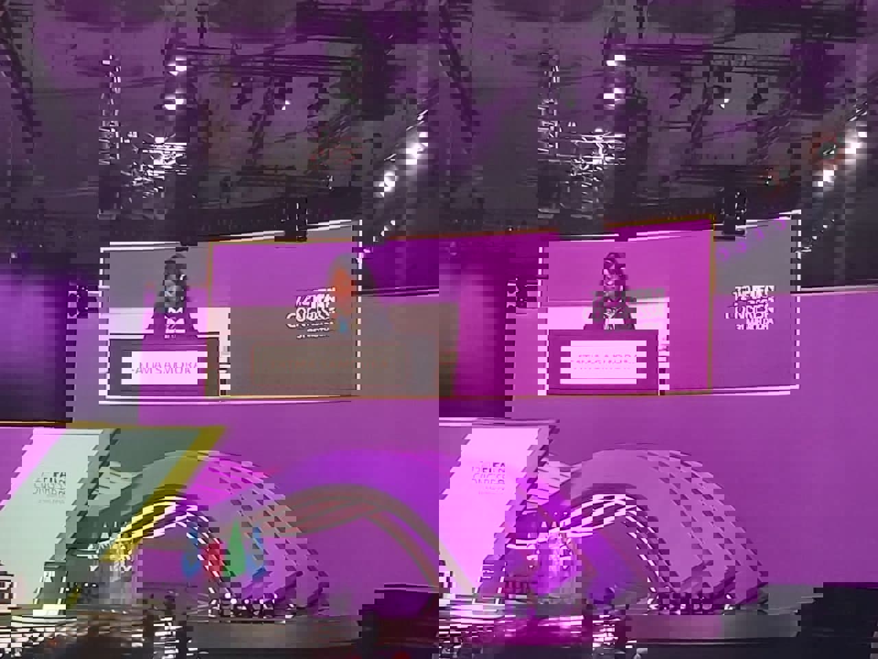 1702186