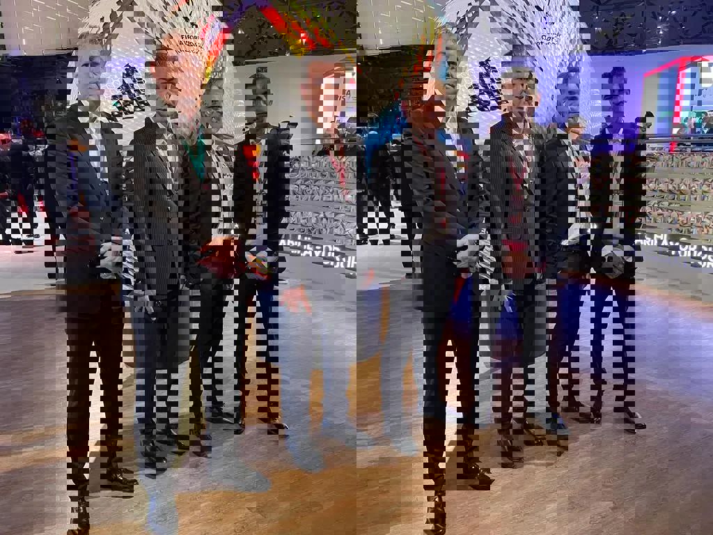 1702542