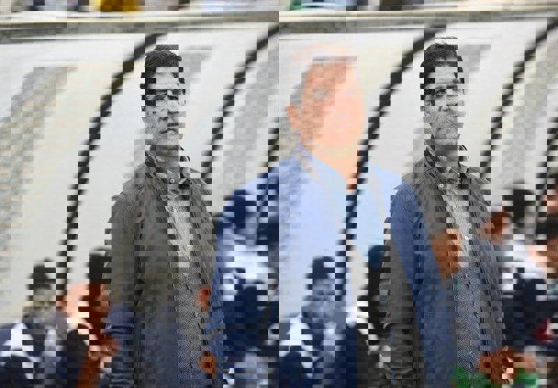 1702375