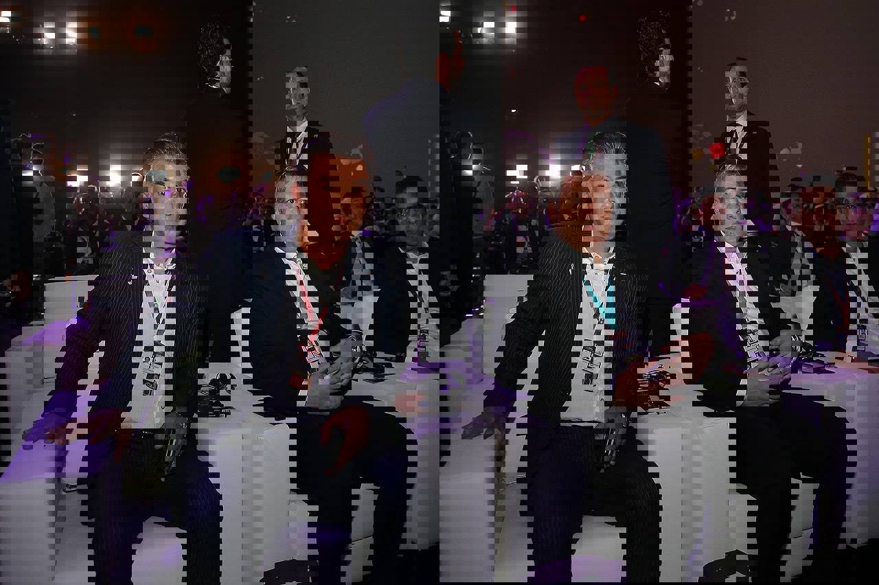 1702456