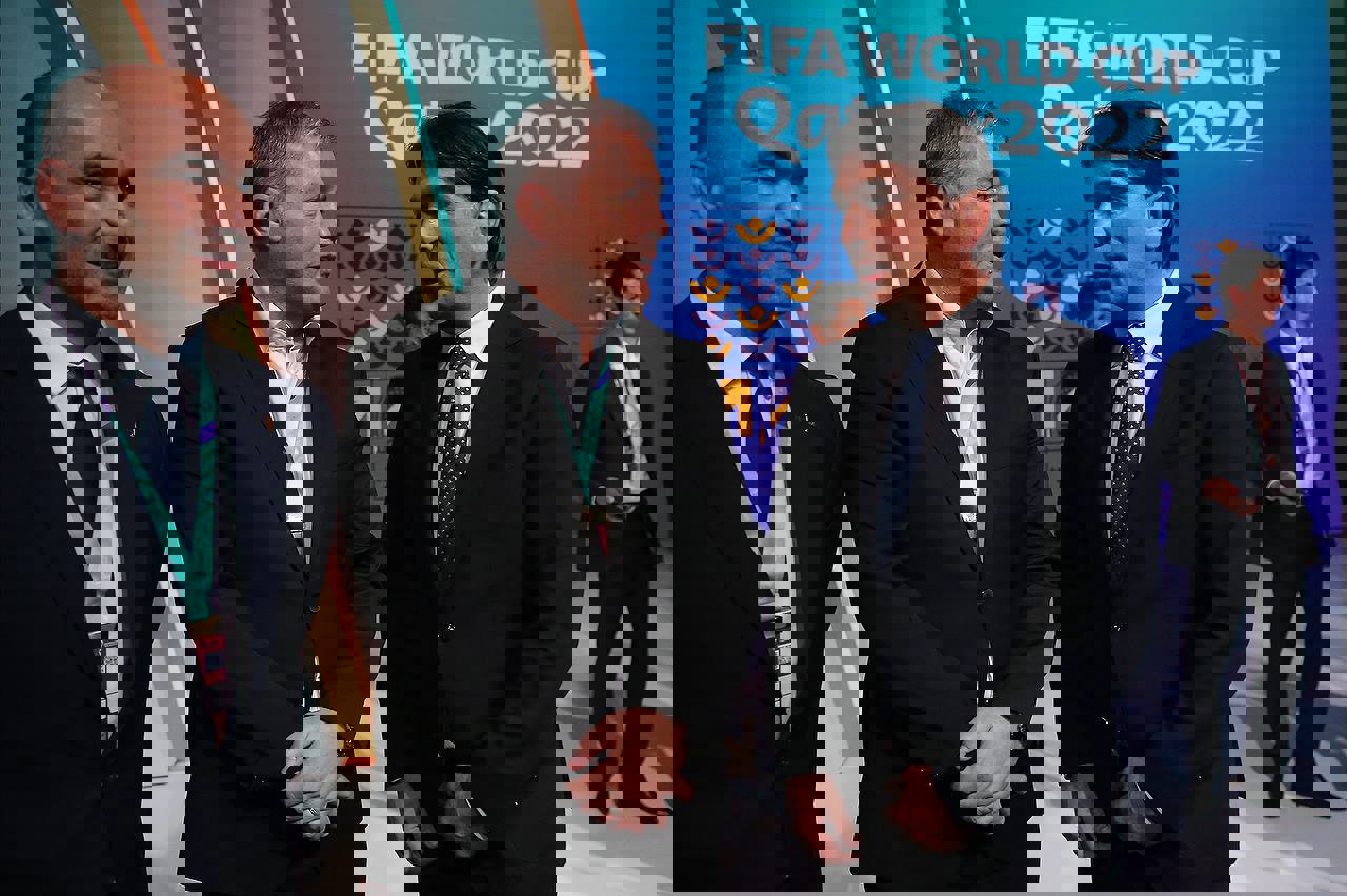 1702569