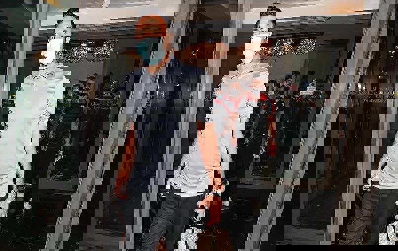1702879