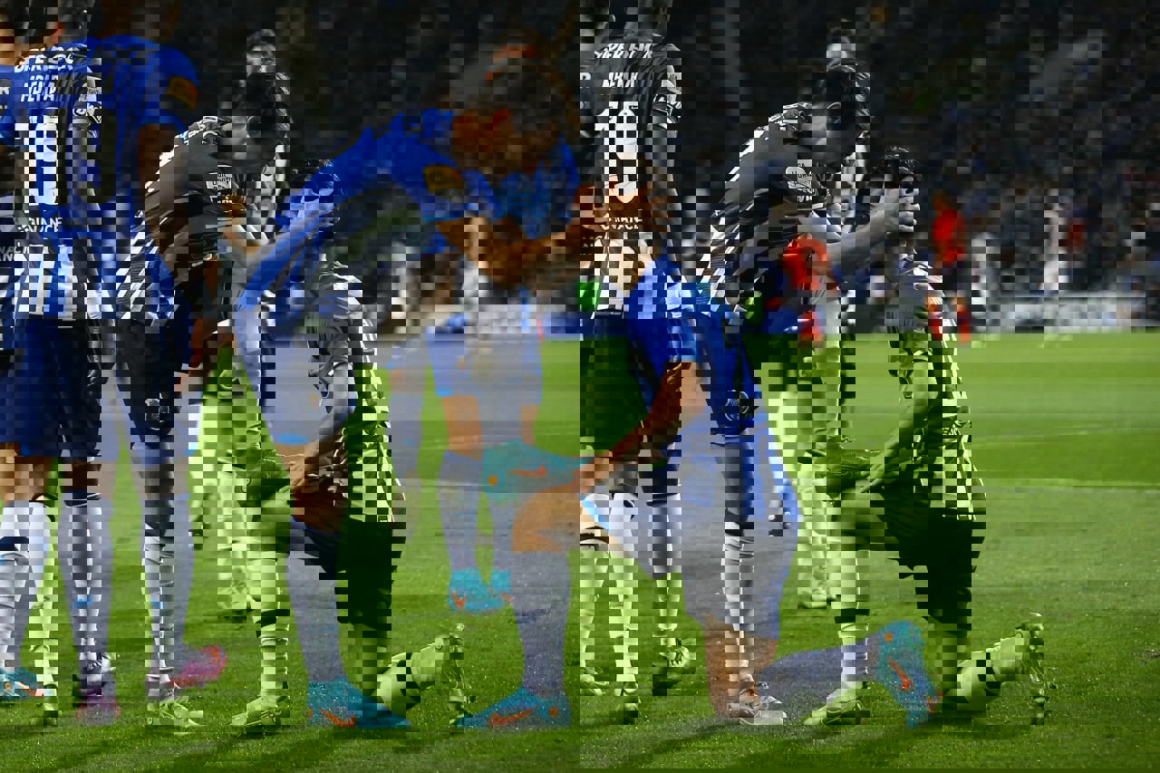 1703303