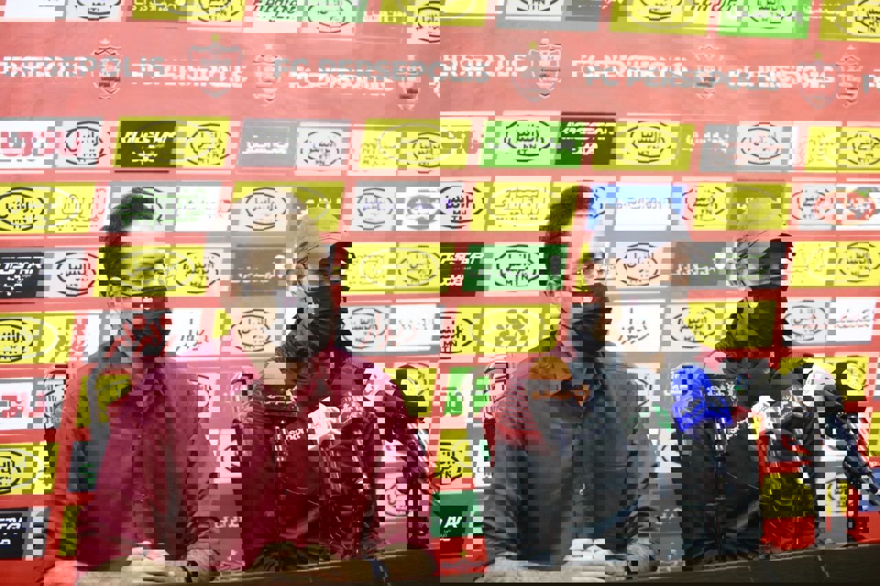 1704132