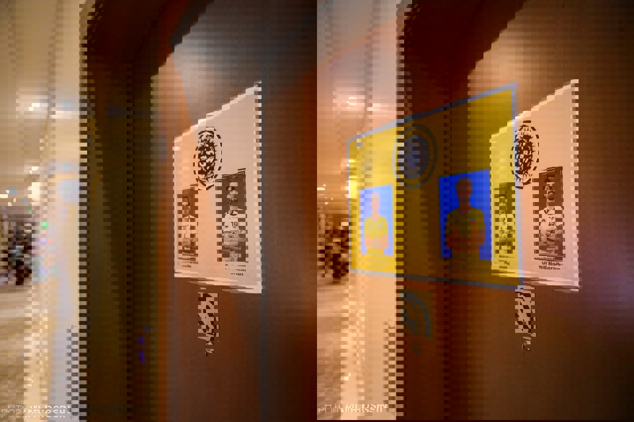 1704158