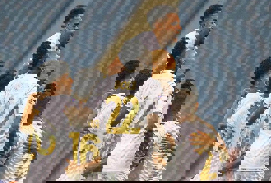 1704176