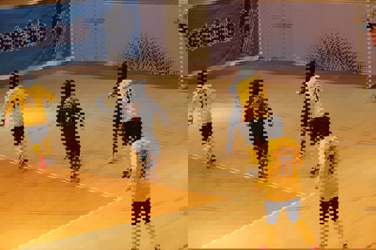 1704307