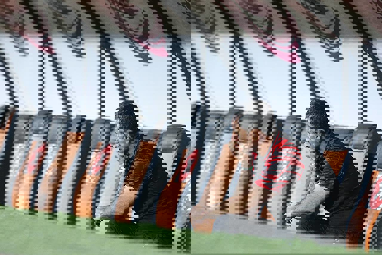 1704810