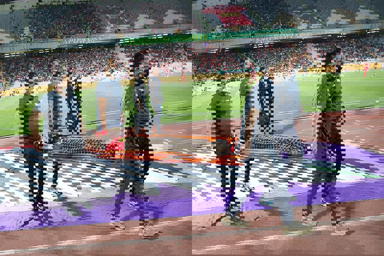 1704741