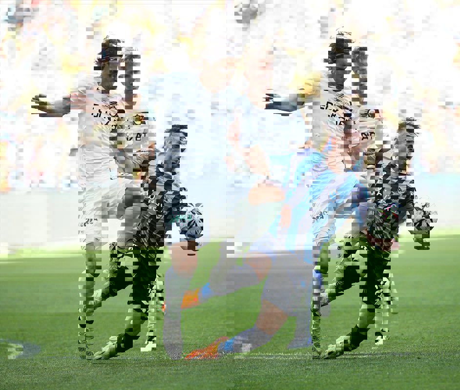 1704696