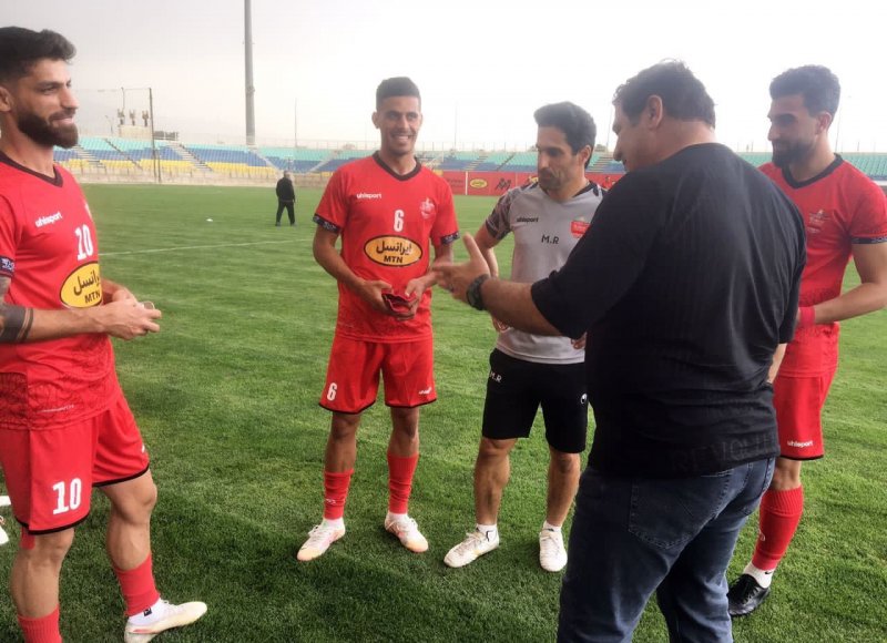 خوش و بش پرسپولیسیها با مربی سابق (عکس)