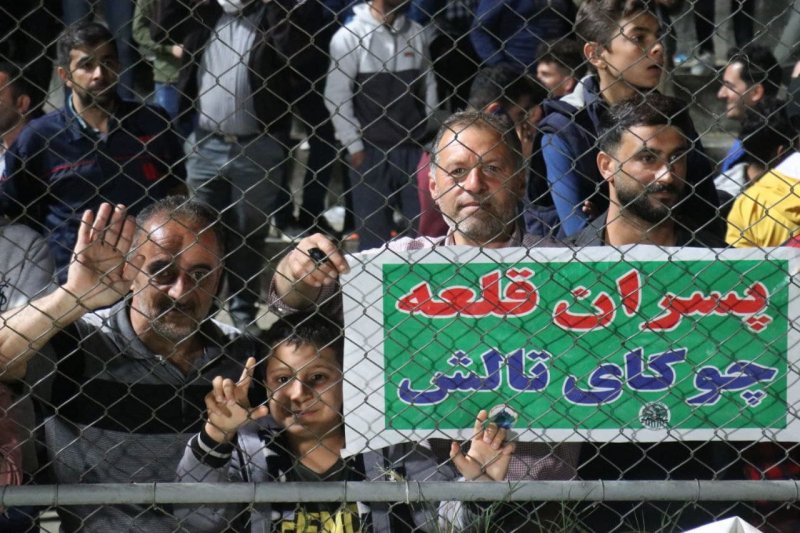 چوکا با هوادارانش در دربی صدر را گرفت (عکس)