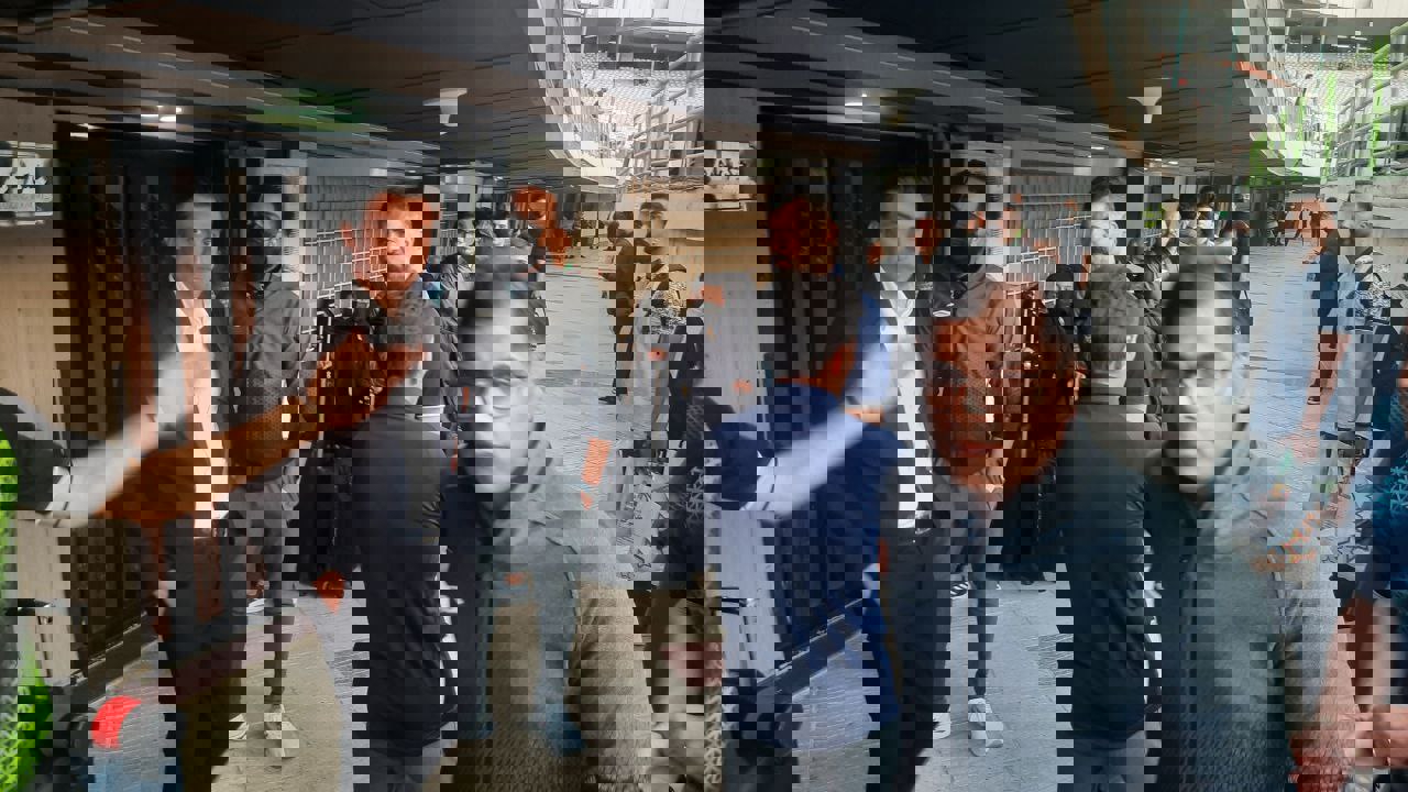 1709373
