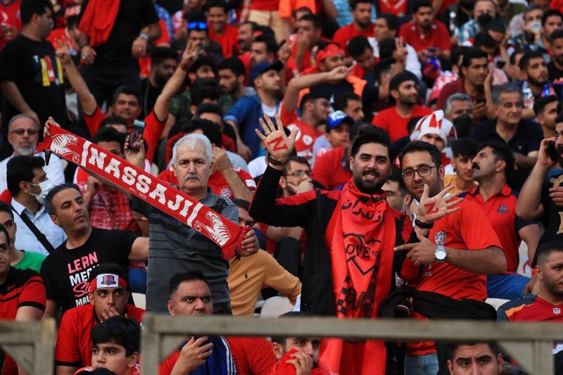 اتفاق عجیب؛ بازگشت تماشاگران نساجی از میانههای راه