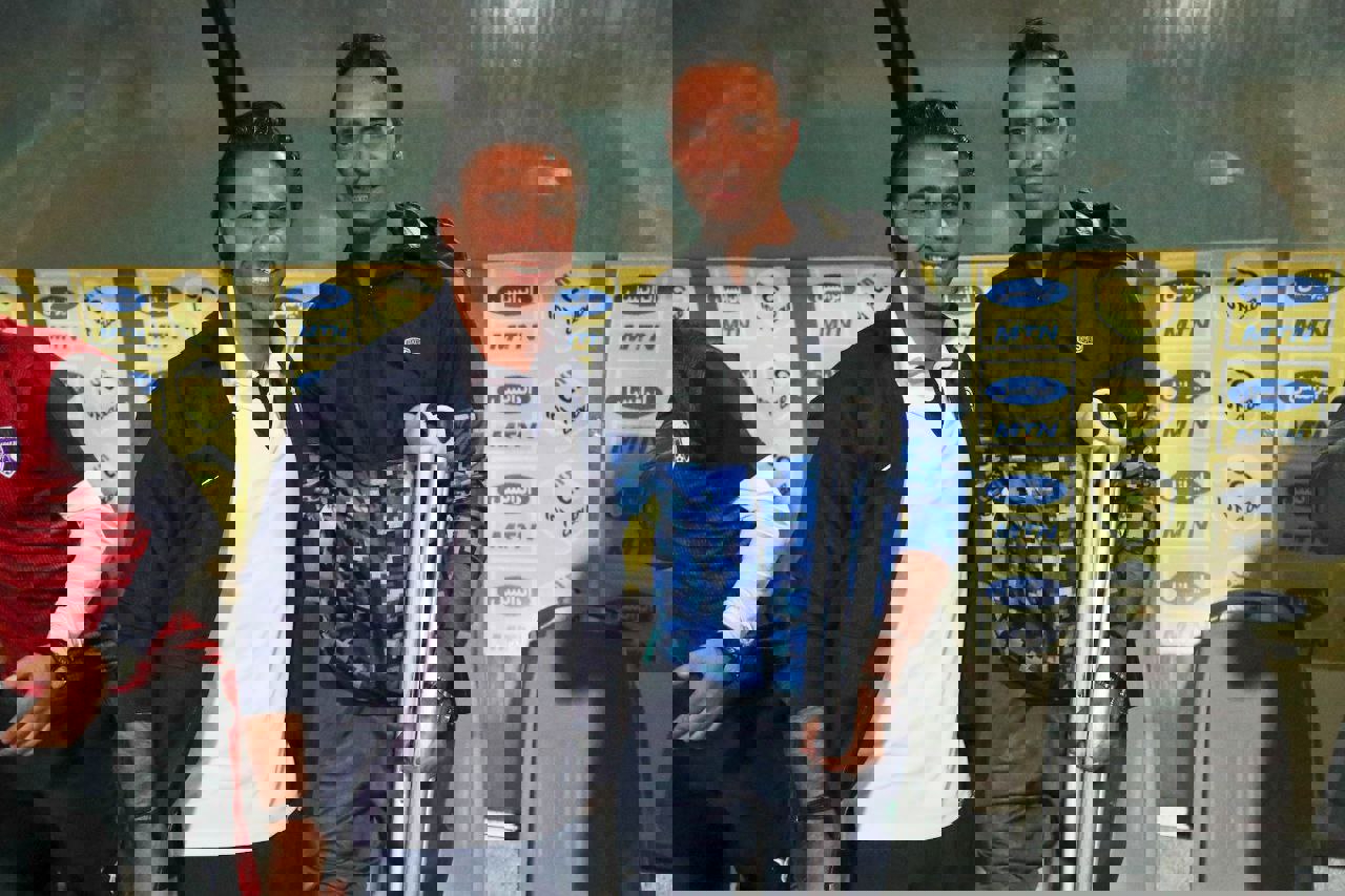 1709877