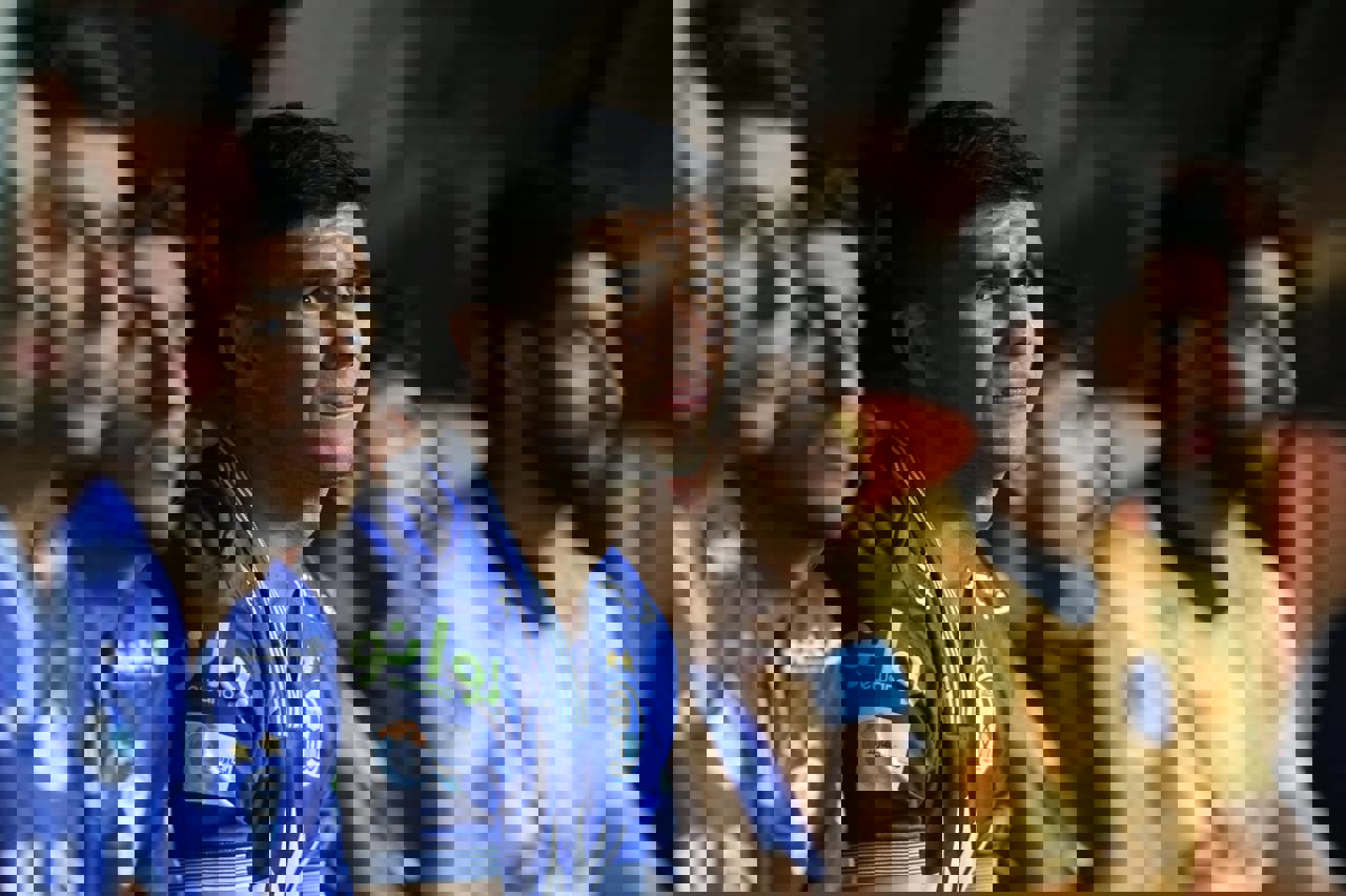1713807