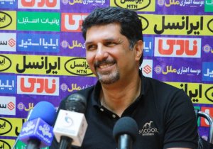 حسینی: برای فصل آینده هنوز تصمیمی نگرفته‌ام