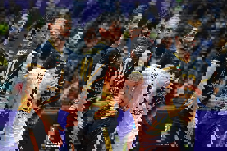 1715043