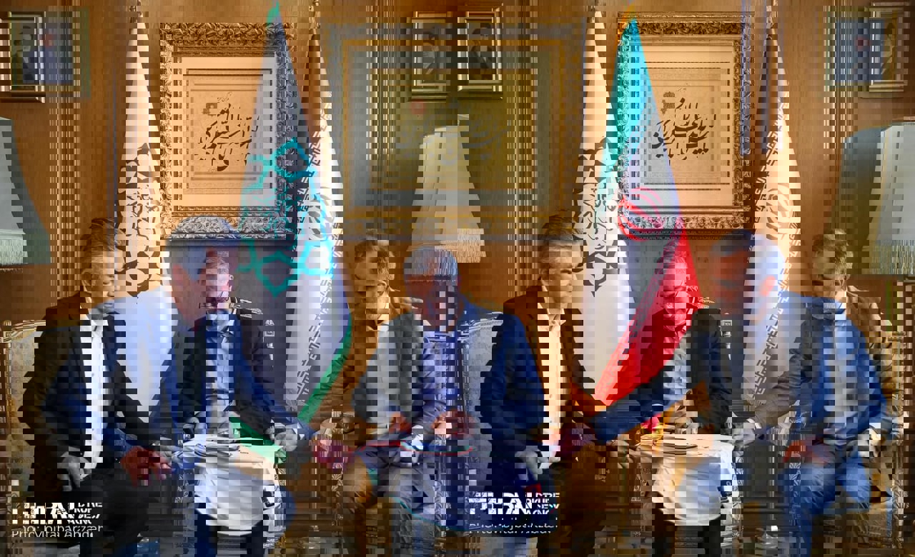 1715242