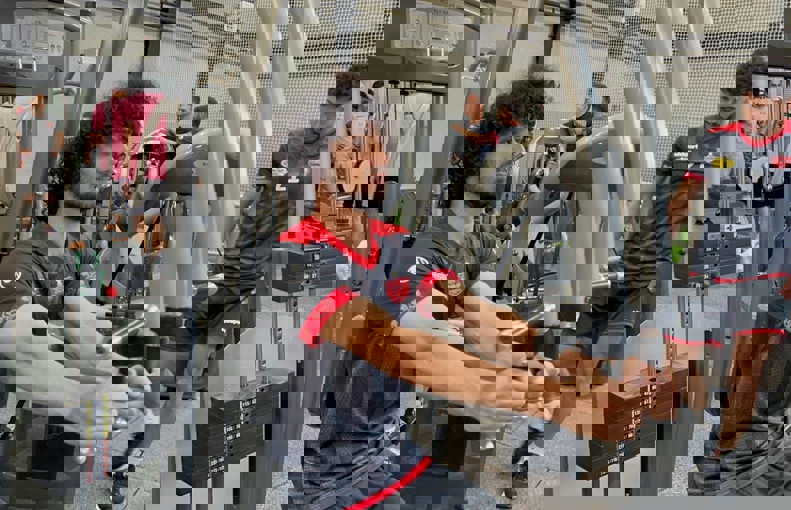 1715318