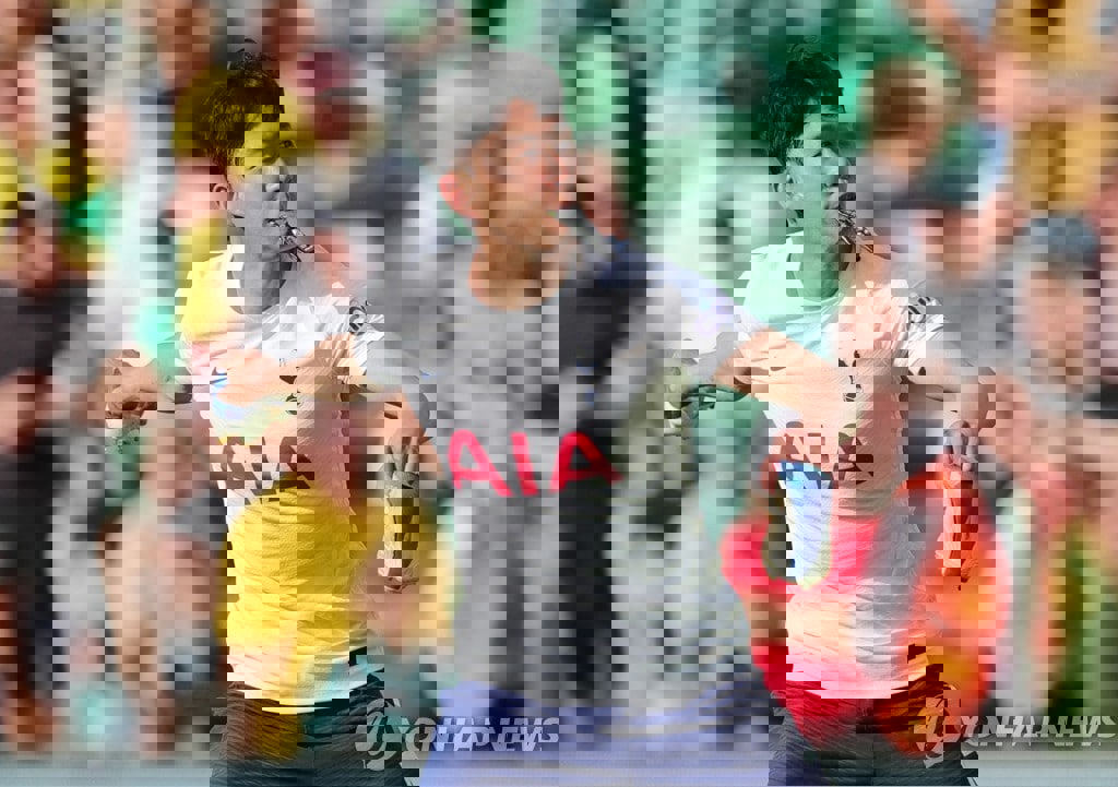 1715823