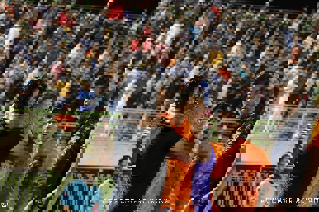 1716886