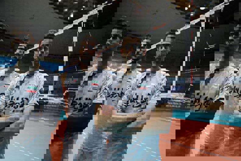 1716894