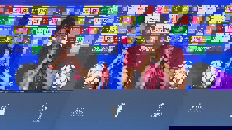1716872