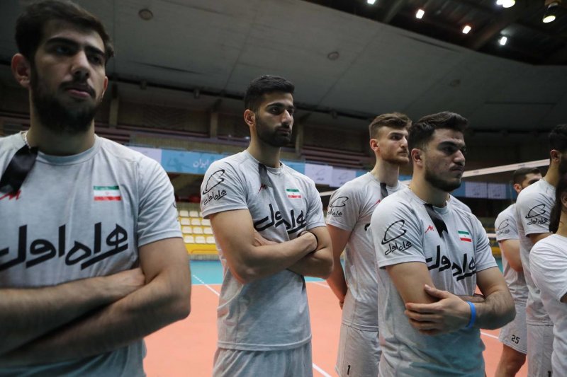 ادای احترام واليباليستها به جانباختگان آبادان(عكس)